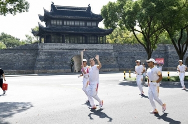 笑臉與熱情刷屏！這名火炬手是景興人！