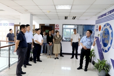 2020年7月29日，時(shí)任浙江省政協(xié)常委、社法委副主任、省總工會(huì)副主席、一級(jí)巡視員董建偉蒞臨景興紙業(yè)調(diào)研新時(shí)代工匠培育工作